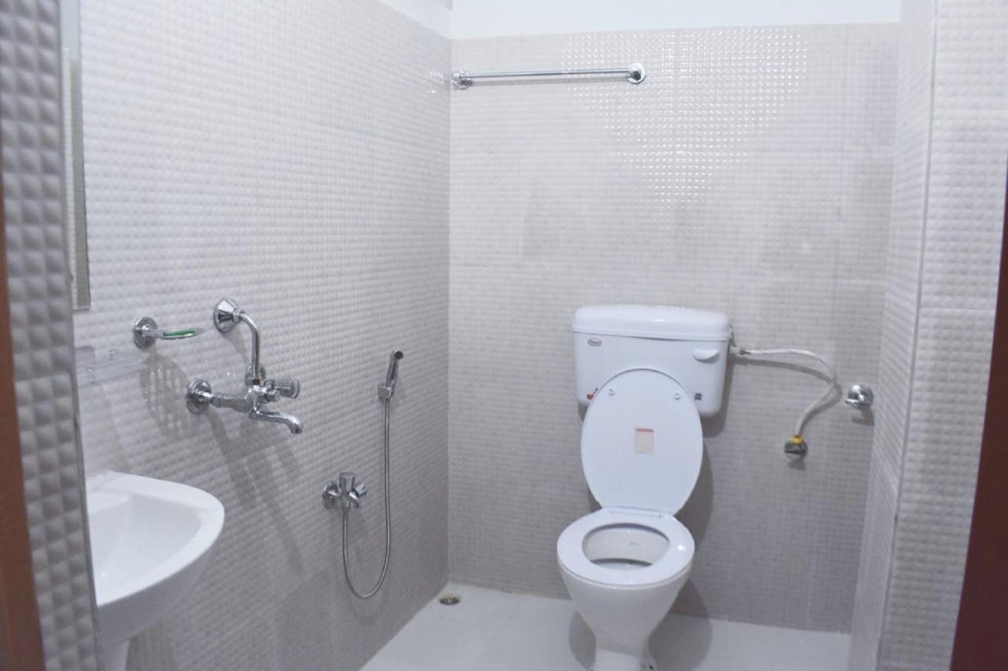 The Executive Inn Ґувахаті Екстер'єр фото